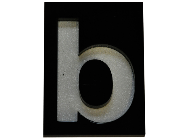 Letter b pvc zwart te kleven in zwarte kader