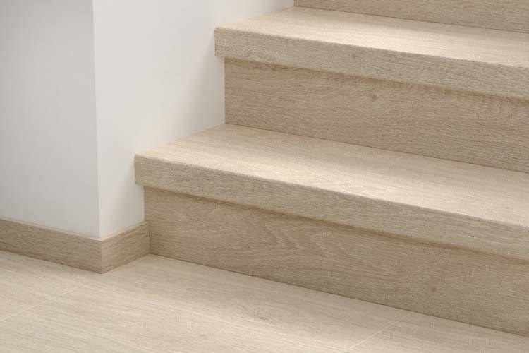 Couvre-marche Quick-step vinyle Medium planl Chêne brise marine beige