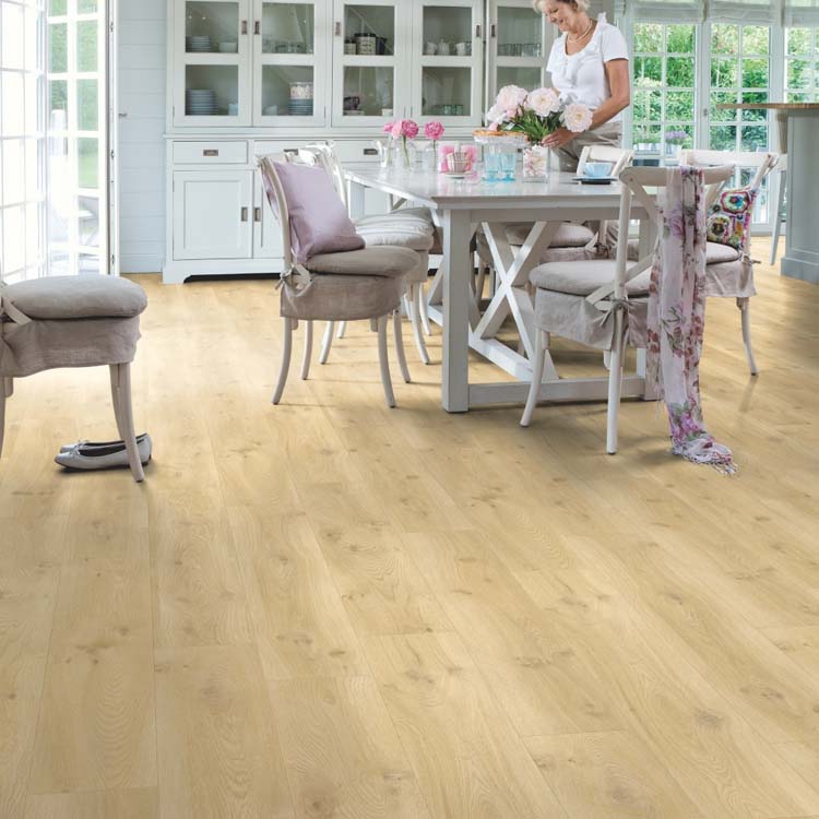 Vinyle Quick-step alpha vinyl small planks 4 plus 1mm chêne flotté beige