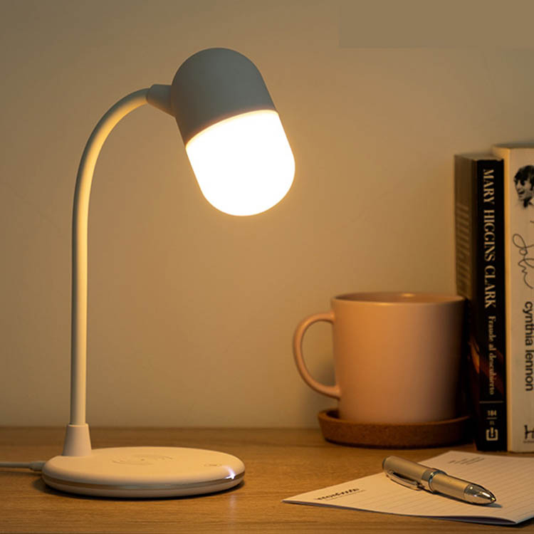 Lampe LED - haut-parleur et chargeur sans fil pour téléphone portable