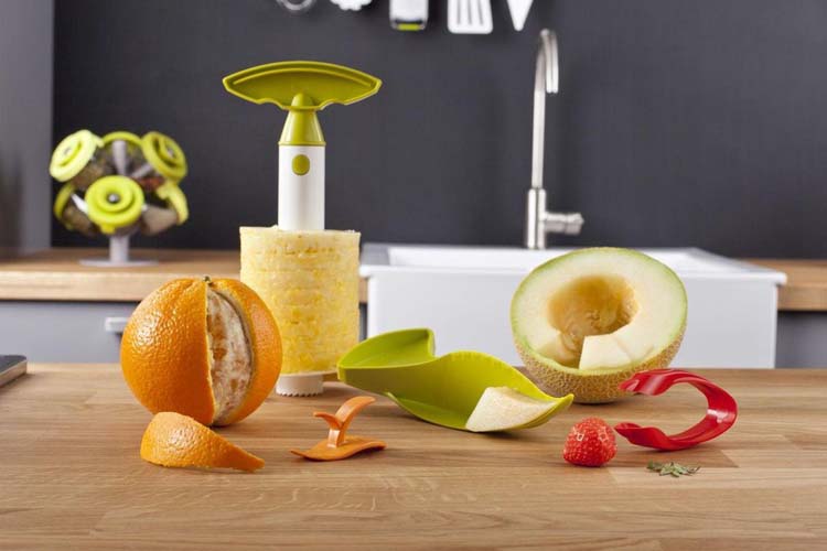 Fruitset keuken schillers en snijmateriaal wit groen