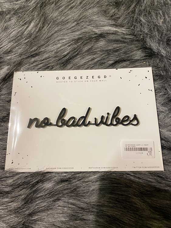 Zelfklevende quote zwart  A5 "No bad vibes"