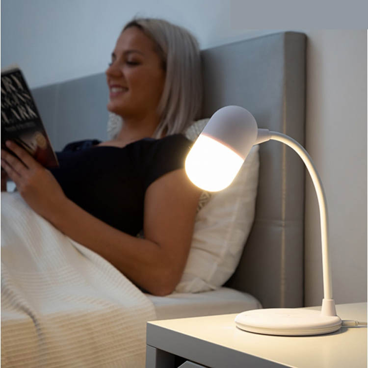 Lampe LED - haut-parleur et chargeur sans fil pour téléphone portable