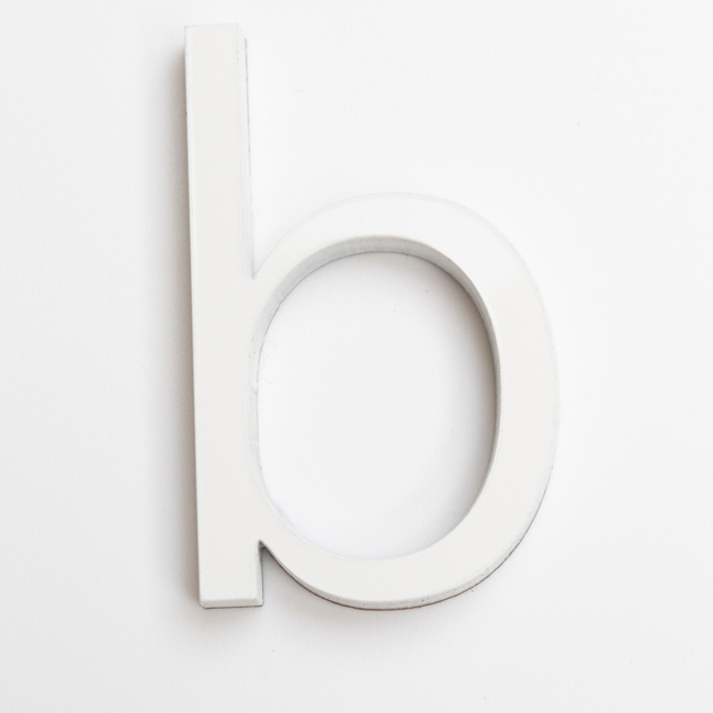 Letter b pvc wit 6 cm met kleefstrip