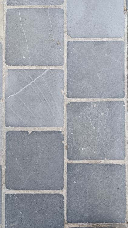 Blauwsteen getrommeld 20x20x2cm (pallet=18m²)