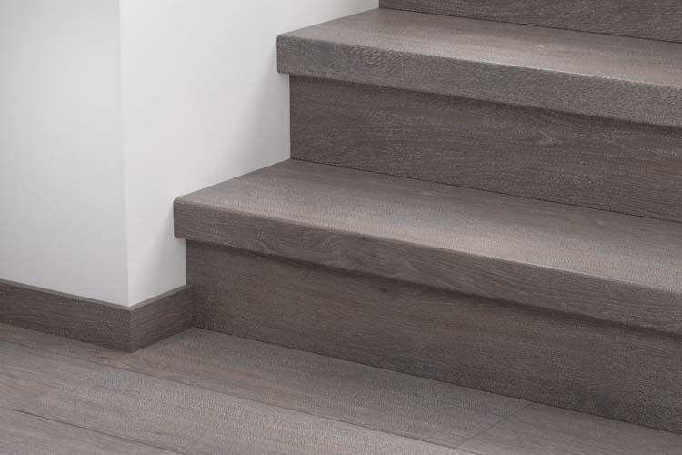 Trapcover Quick-step vinyl Small plank Zijde eik donkergrijs