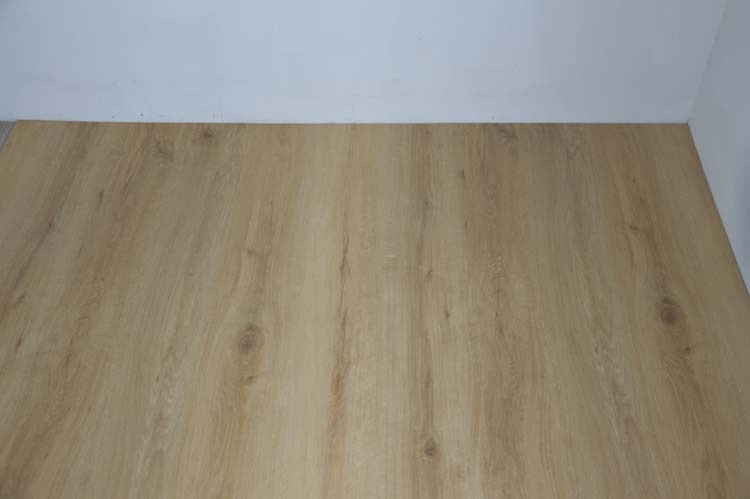 Vinyle CosiBel Floors rigide 1220 x 255 x 4 mm chêne naturel