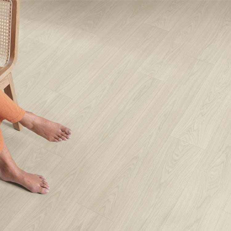 Stratifié Quick-Step Classic waterproof 8mm - Chêne gris brumeux