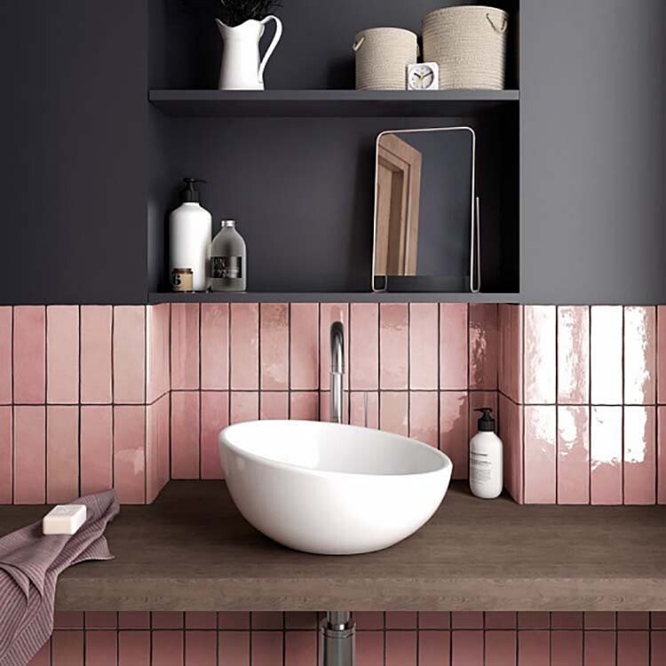 Roze tegels badkamer